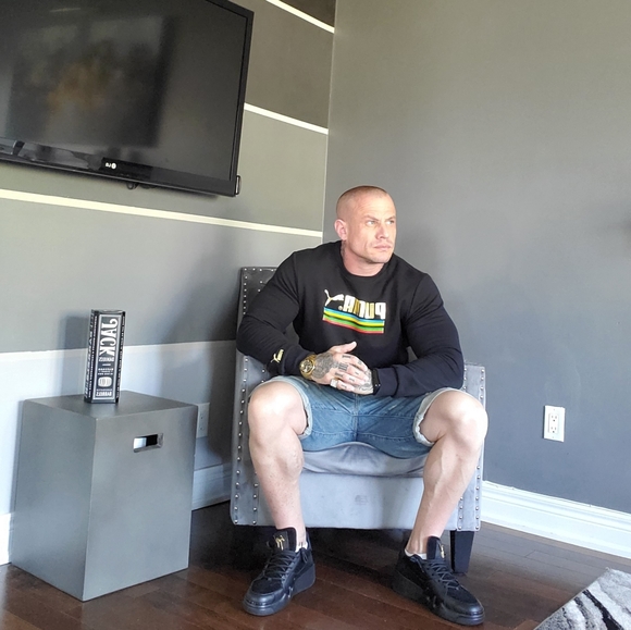 Puma Black and Gold Crewneck Men's M - Picture 3 of 7